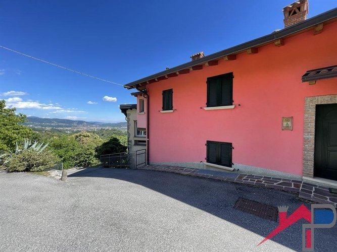 Splendido Appartamento Panoramico con Soppalco e Box Doppio – Almenno San Bartolomeo