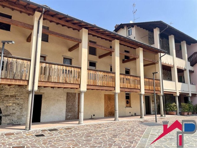 Caprino B.sco - Ampio appartamento al rustico Caprino Bergamasco