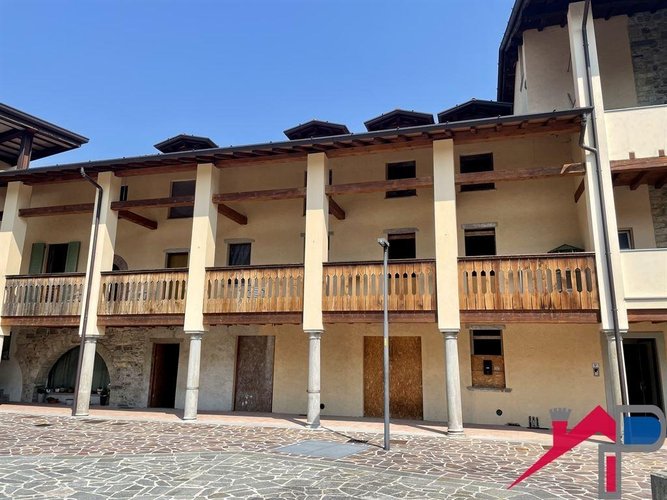 Caprino B.sco - Ampio appartamento al rustico Caprino Bergamasco