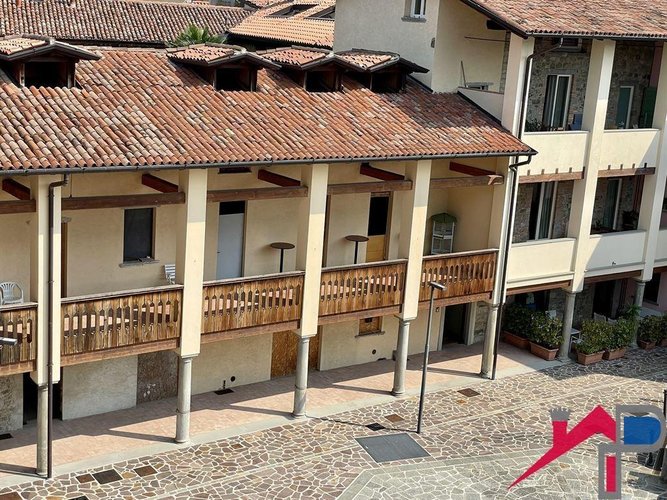 Caprino B.sco - Ampio appartamento al rustico Caprino Bergamasco