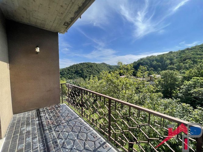 Meravigliosa Casa Indipendente immersa nel Verde con Tre Appartamenti Palazzago