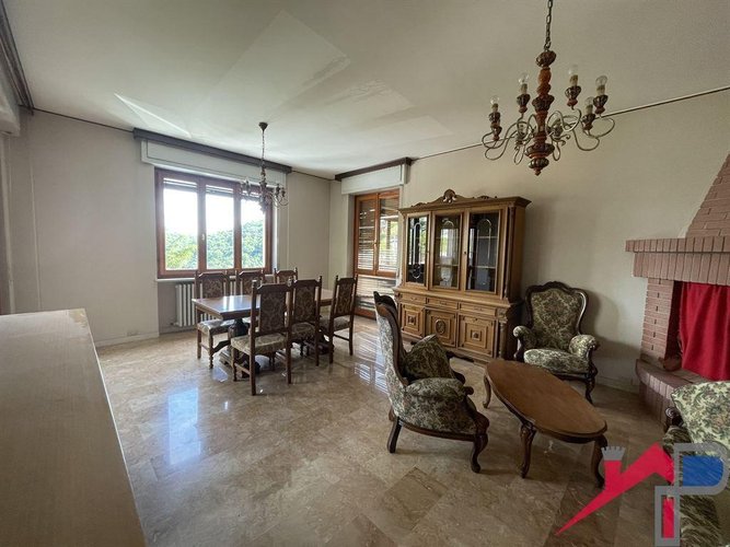 Meravigliosa Casa Indipendente immersa nel Verde con Tre Appartamenti Palazzago