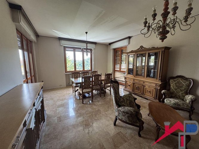 Meravigliosa Casa Indipendente immersa nel Verde con Tre Appartamenti Palazzago