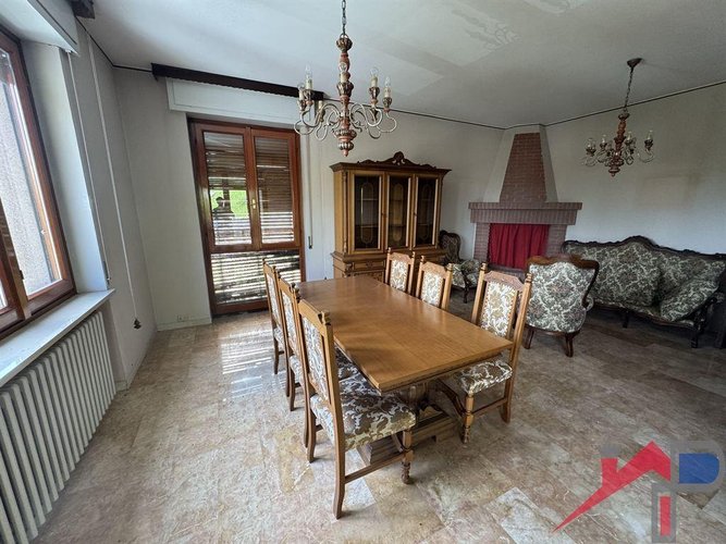 Meravigliosa Casa Indipendente immersa nel Verde con Tre Appartamenti Palazzago