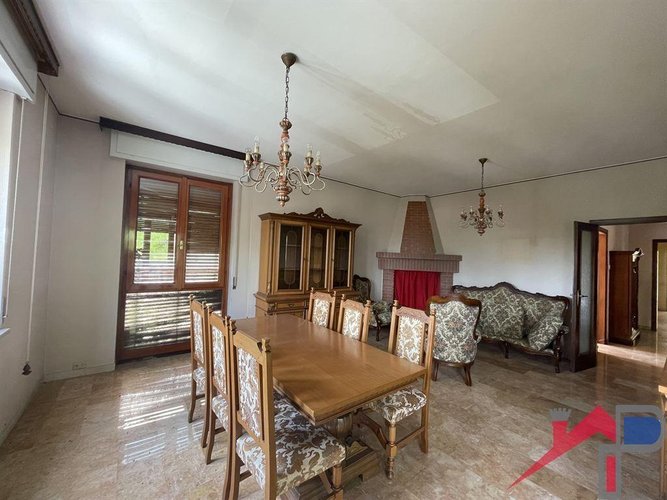 Meravigliosa Casa Indipendente immersa nel Verde con Tre Appartamenti Palazzago