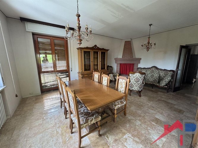 Meravigliosa Casa Indipendente immersa nel Verde con Tre Appartamenti Palazzago
