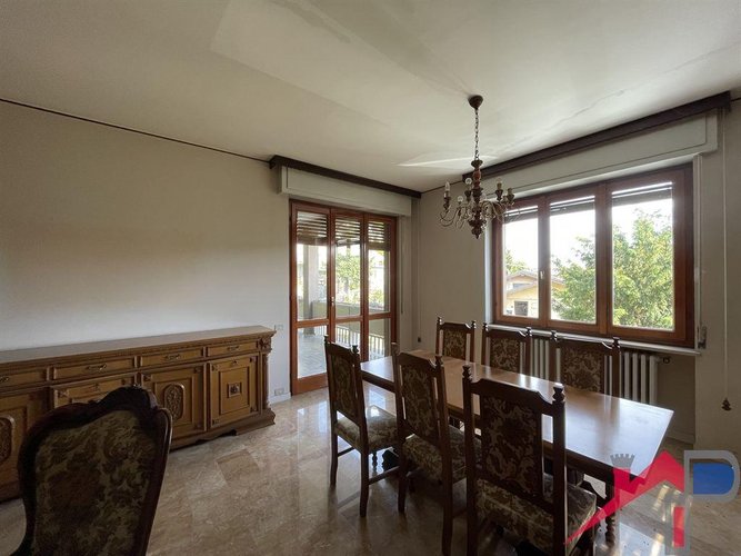 Meravigliosa Casa Indipendente immersa nel Verde con Tre Appartamenti Palazzago