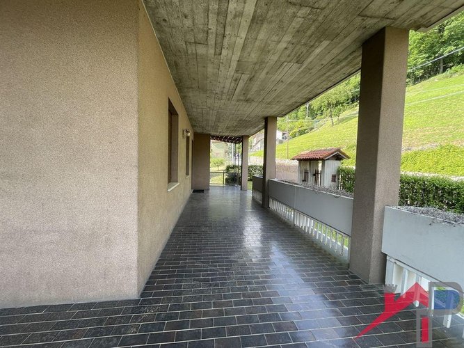 Meravigliosa Casa Indipendente immersa nel Verde con Tre Appartamenti Palazzago