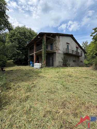 Rustico Indipendente e Panoramico con 3 ettari di Terreno  ad Ambivere Ambivere