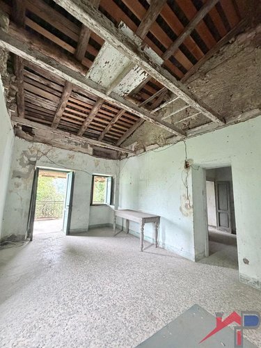 Rustico Indipendente e Panoramico con 3 ettari di Terreno  ad Ambivere Ambivere