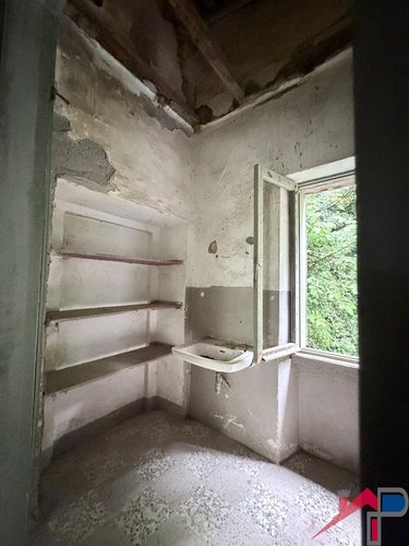 Rustico Indipendente e Panoramico con 3 ettari di Terreno  ad Ambivere Ambivere