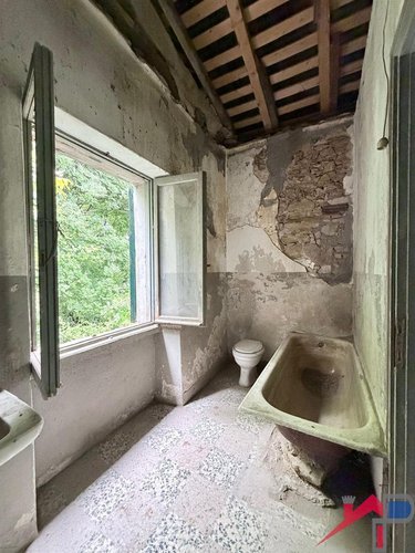 Rustico Indipendente e Panoramico con 3 ettari di Terreno  ad Ambivere Ambivere
