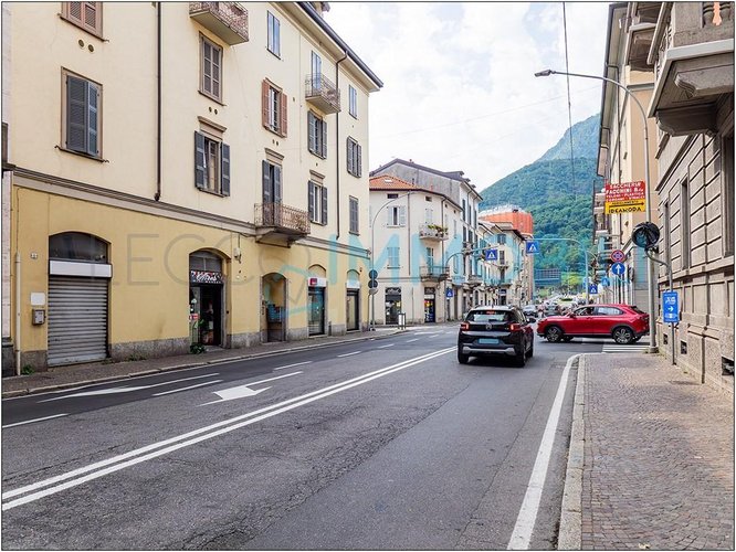 LA CASA CHE GUARDA IL LAGO Lecco