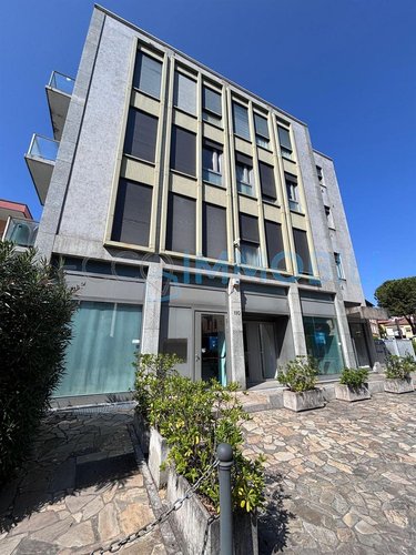 "L'UFFICIO CHE APRE LE PORTE" Lecco