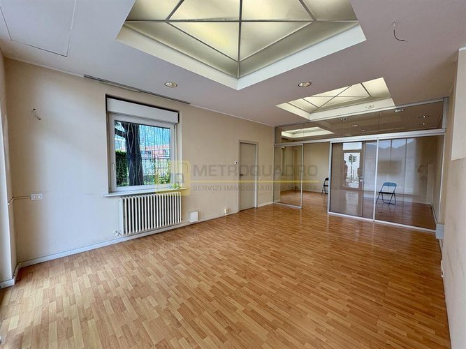 Negozio 4 locali - Rif. NegozioBelledo Lecco