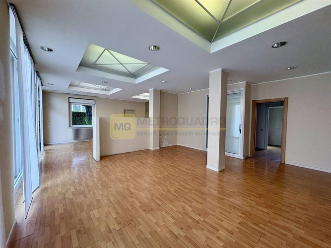 Negozio 4 locali - Rif. NegozioBelledo Lecco