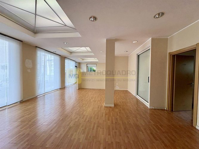 Negozio 4 locali - Rif. NegozioBelledo Lecco