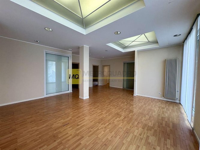 Negozio 4 locali - Rif. NegozioBelledo Lecco