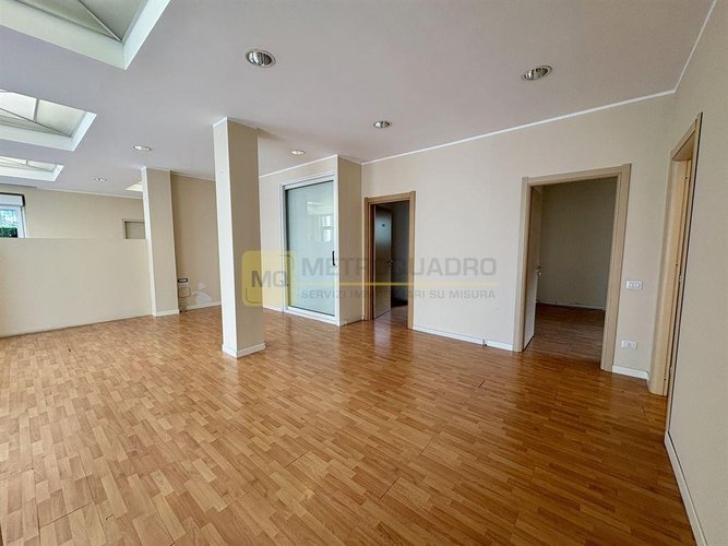Negozio 4 locali - Rif. NegozioBelledo Lecco