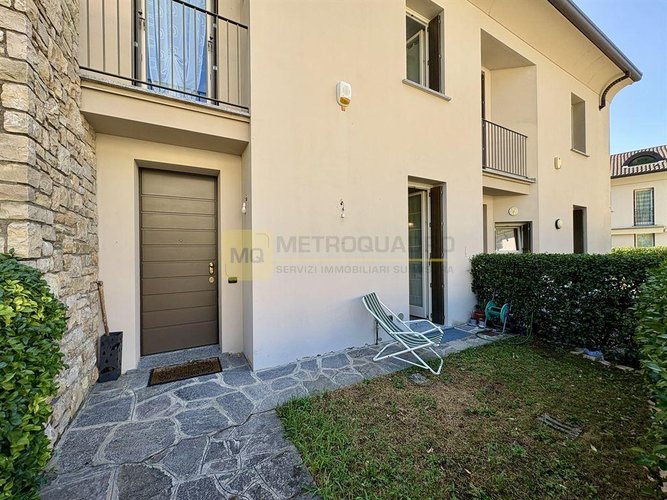 VALMADRERA (LC) - elegante villa a schiera con ascensore interno, doppi giardini e ampi spazi – Valm Valmadrera