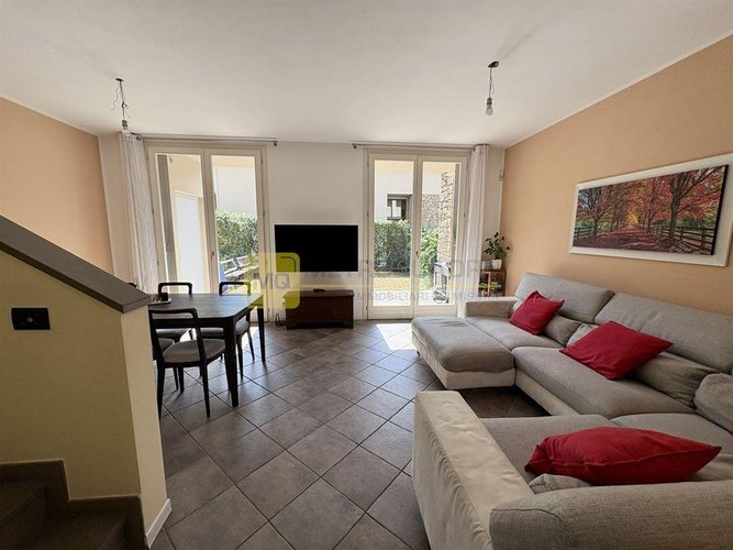VALMADRERA (LC) - elegante villa a schiera con ascensore interno, doppi giardini e ampi spazi – Valm Valmadrera