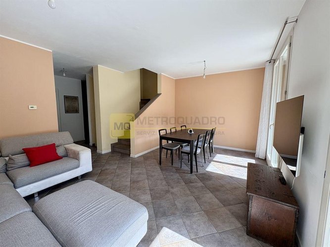 VALMADRERA (LC) - elegante villa a schiera con ascensore interno, doppi giardini e ampi spazi – Valm Valmadrera