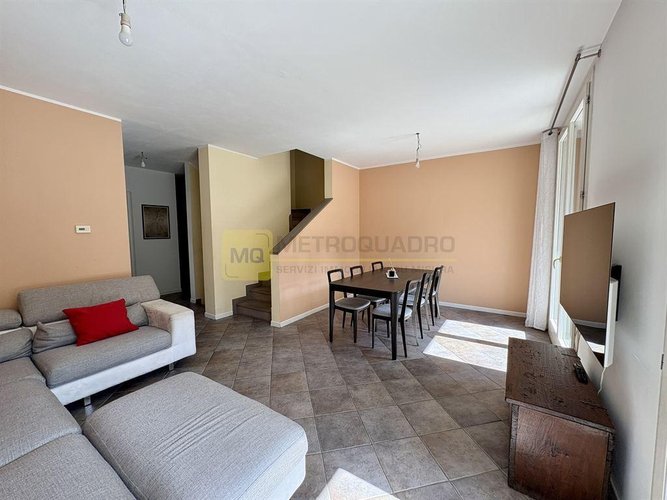 VALMADRERA (LC) - elegante villa a schiera con ascensore interno, doppi giardini e ampi spazi – Valm Valmadrera