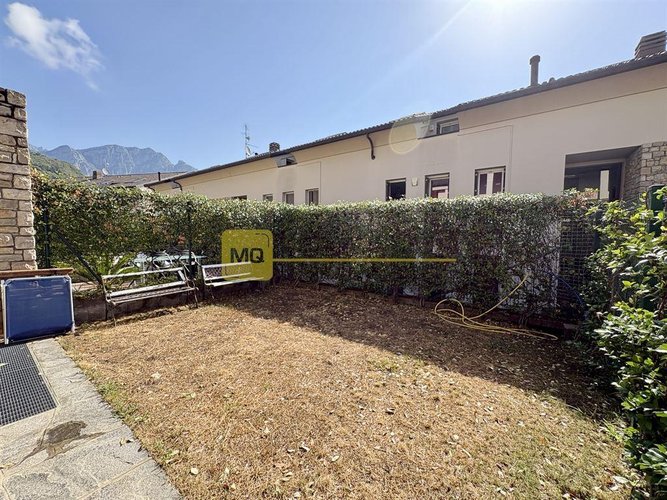 VALMADRERA (LC) - elegante villa a schiera con ascensore interno, doppi giardini e ampi spazi – Valm Valmadrera