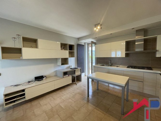 Ampio Bilocale Ristrutturato con grandi Terrazzi, Box e Cantina Calusco d'Adda