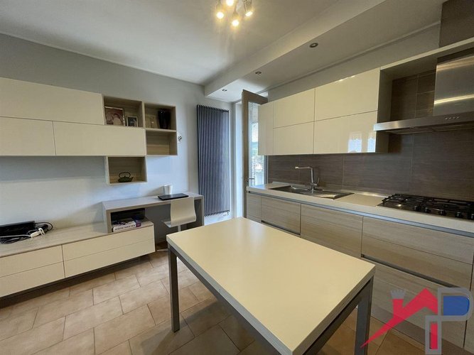 Ampio Bilocale Ristrutturato con grandi Terrazzi, Box e Cantina Calusco d'Adda