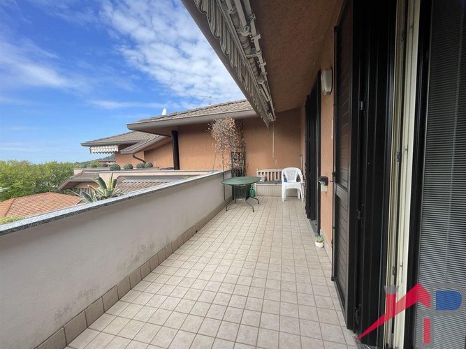 Ampio Bilocale Ristrutturato con grandi Terrazzi, Box e Cantina Calusco d'Adda
