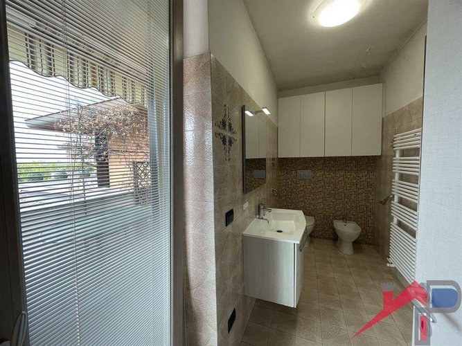 Ampio Bilocale Ristrutturato con grandi Terrazzi, Box e Cantina Calusco d'Adda