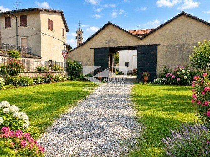PORTICATO CON AREA mq 500 DA VALORIZZARE - IDEALE PER NUOVO PROGETTO ABITATIVO Spirano