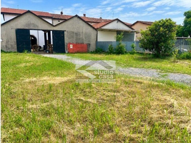 PORTICATO CON AREA mq 500 DA VALORIZZARE - IDEALE PER NUOVO PROGETTO ABITATIVO Spirano