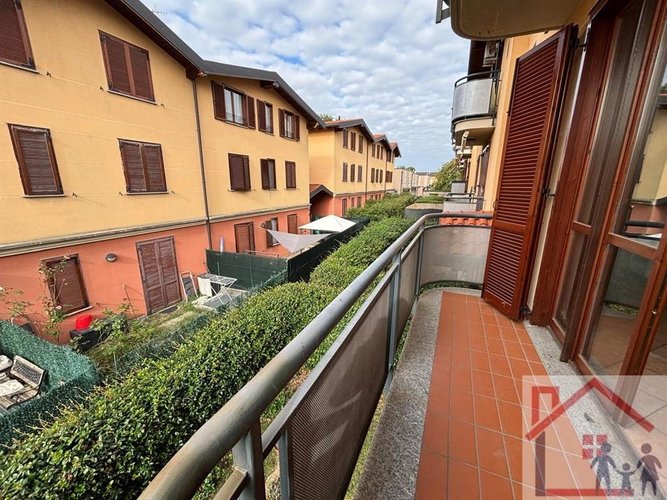 Appartamento di quattro locali con box doppio Limido Comasco