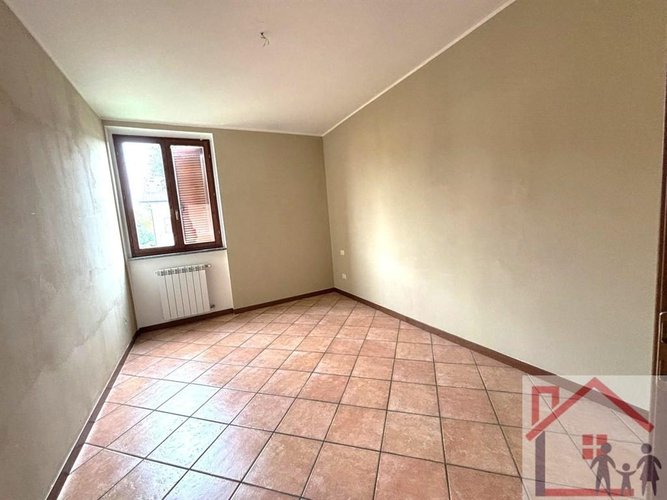 Appartamento di quattro locali con box doppio Limido Comasco