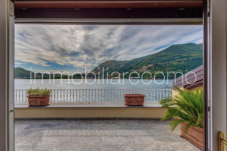 BLEVIO – APARTMENT IN LAKE FRONT HISTORICAL VILLA Blevio