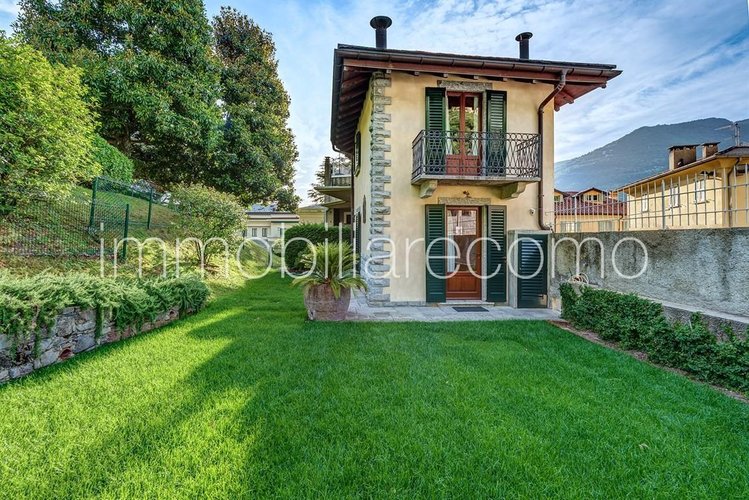BLEVIO - LAKE FRONT SEMI DETACHED HOUSE