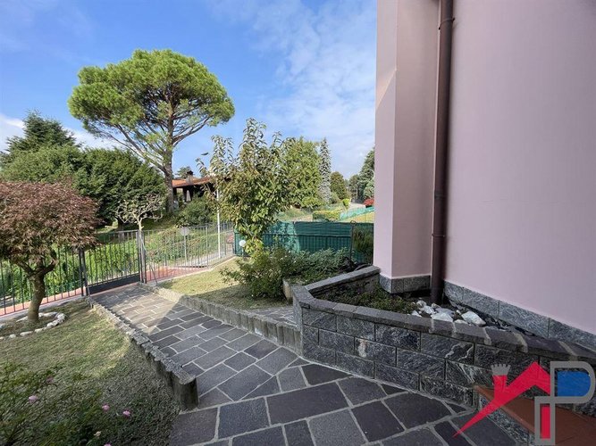 Splendida Villa a Schiera su Tre Piani a Caprino Bergamasco Caprino Bergamasco