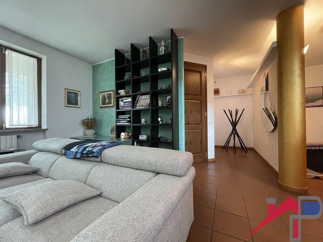 Splendida Villa a Schiera su Tre Piani a Caprino Bergamasco Caprino Bergamasco