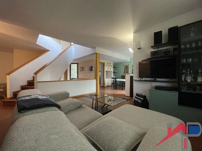 Splendida Villa a Schiera su Tre Piani a Caprino Bergamasco Caprino Bergamasco
