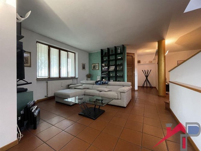 Splendida Villa a Schiera su Tre Piani a Caprino Bergamasco Caprino Bergamasco