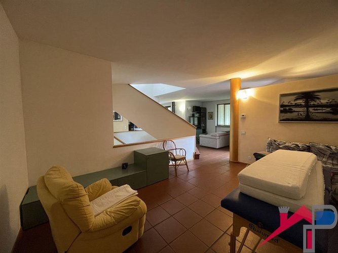 Splendida Villa a Schiera su Tre Piani a Caprino Bergamasco Caprino Bergamasco
