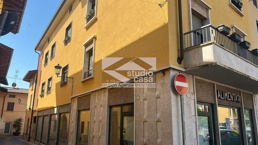 Anche come investimento unico, rilevando l'intero stabile e mantenendo a reddito le unità già locate