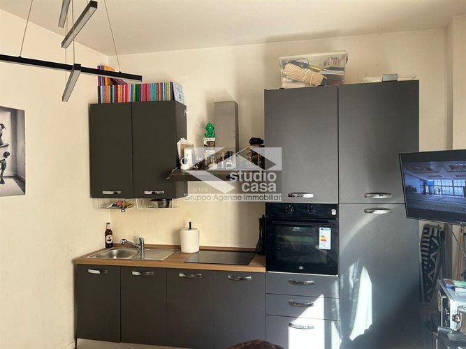 Anche come investimento unico, rilevando l'intero stabile e mantenendo a reddito le unità già locate Verdello
