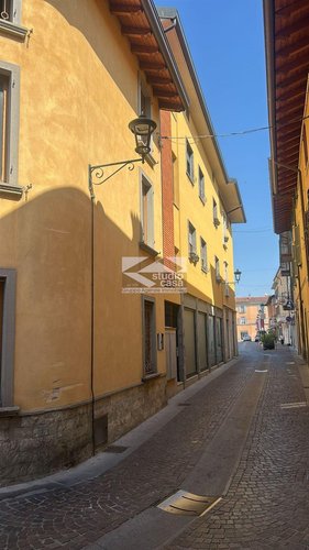 VERDELLO – INTERO STABILE RISTRUTTURATO CON 9 APPARTAMENTI E NEGOZIO – OTTIMA OPPORTUNITÀ DI INVESTI Verdello
